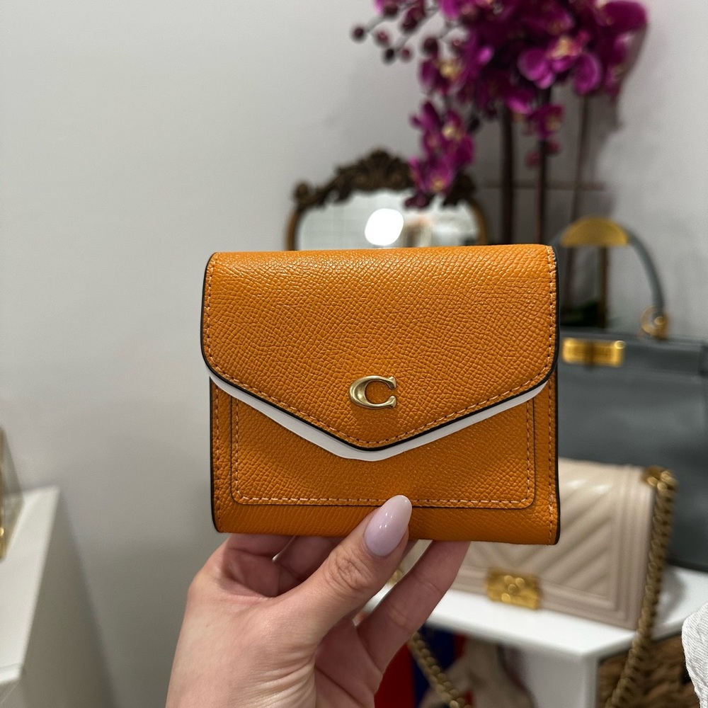 NWT Coach Wyn Small Wallet - Papaya